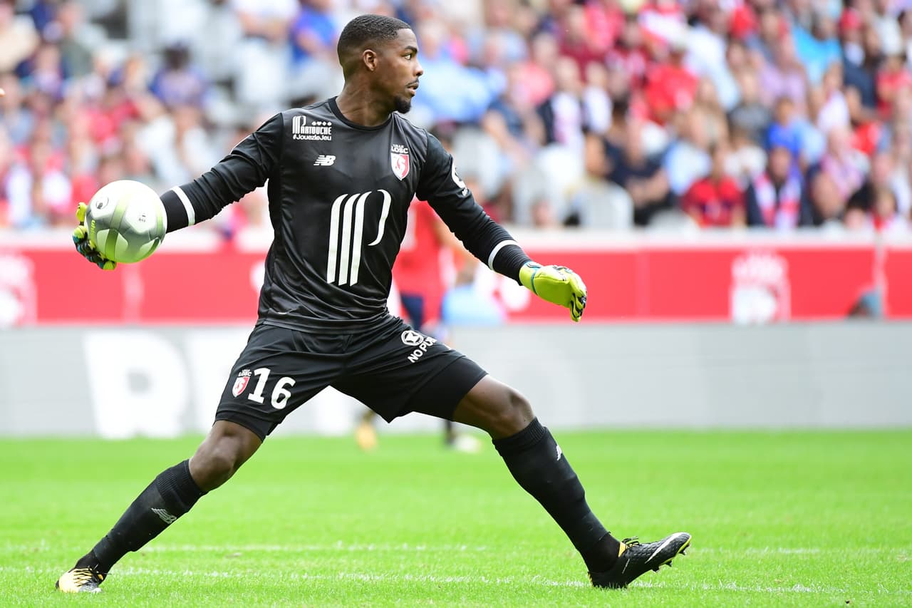 El titular del Lille es el francés Mike Maignan, nacido en la Guayana Francesa.