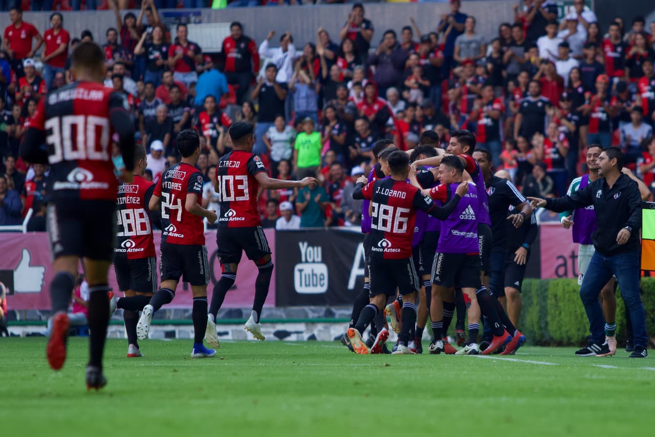 La afición de Atlas soñaba con el título a partir del primer gol de la tarde.