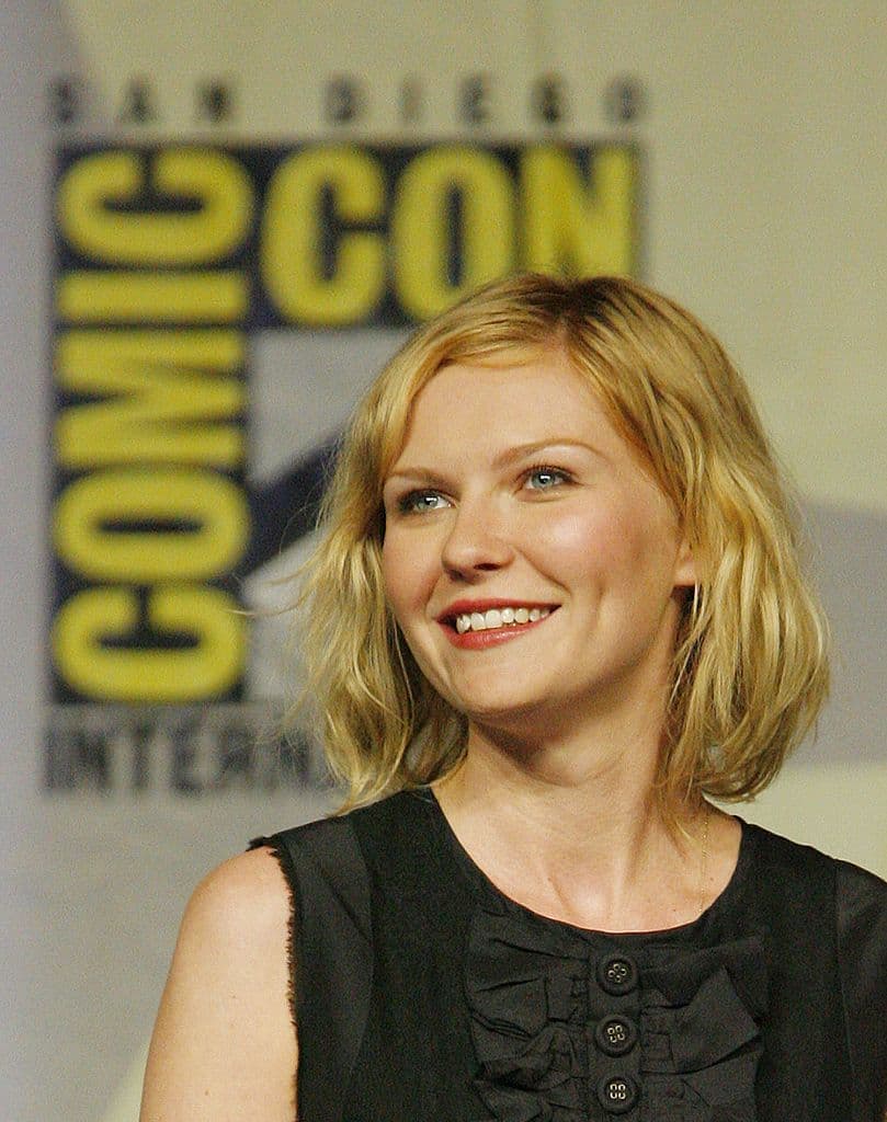 “Me encantaría”, dice ella. “Iba a hacer ‘The Bell Jar’ y fracasé, pero creo que lo haré. Mis hijos son demasiado pequeños para pasar un año entero haciendo una película. Pero lo haré", concluyó Dunst.