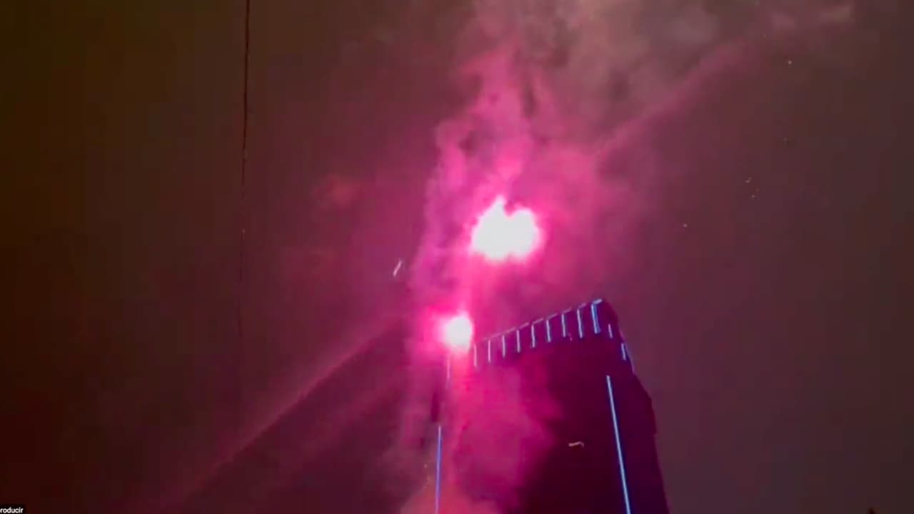 Barcelona es hostigado con pirotecnia por fans del Galatasaray