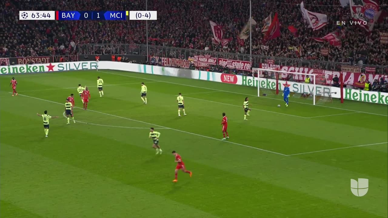 ¡TIRO ATAJADO! disparo por Joshua Kimmich.