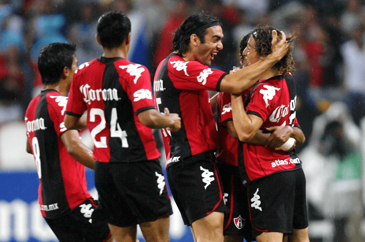 <b>El día del doblete</b>
<br>- Incluso en el Torneo Apertura 2006, las Águilas visitaron el Estadio Jalisco donde el conjunto rojinegro se impuso 2-0 y ambas anotaciones fueron de Andrés.