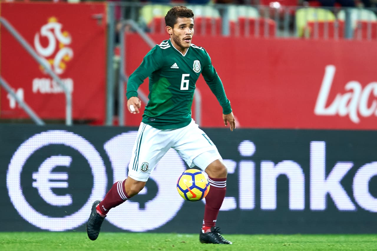 Jonathan Dos Santos sufrió una molestia en la pierna derecha y eso prendió las alarmas en la selección mexicana.