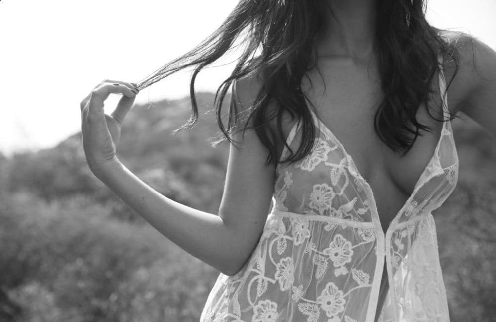 Jade es una bella modelo quien es hija de el ex campeón del mundo, Frank Leboeuf. La francesa dio de que hablar hace unos días por una foto en topples.