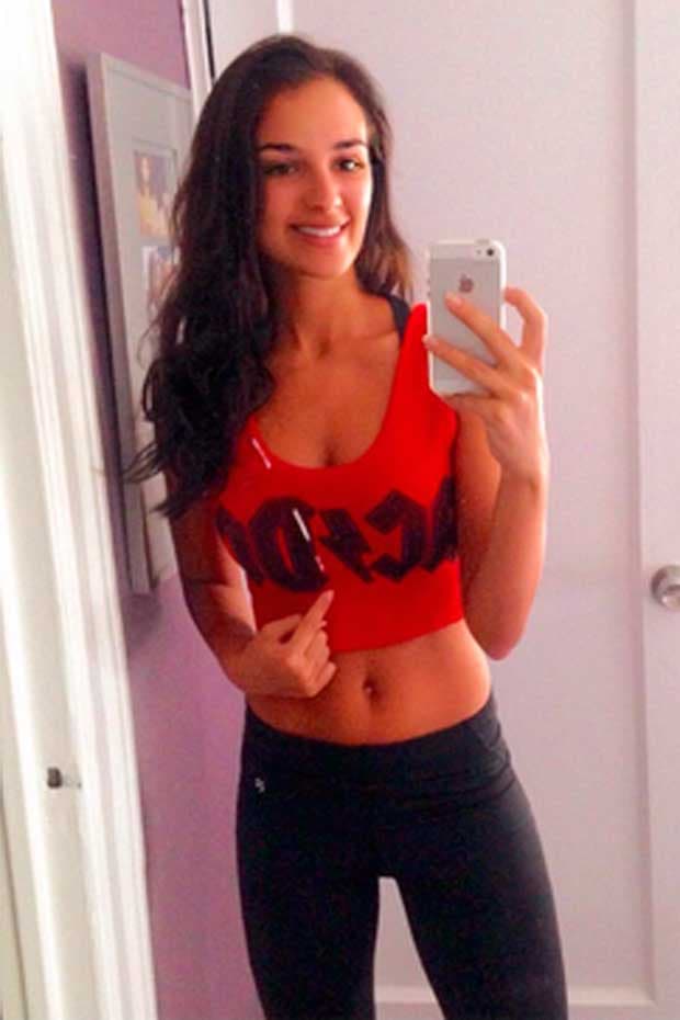 Jade es una bella modelo quien es hija de el ex campeón del mundo, Frank Leboeuf. La francesa dio de que hablar hace unos días por una foto en topples.