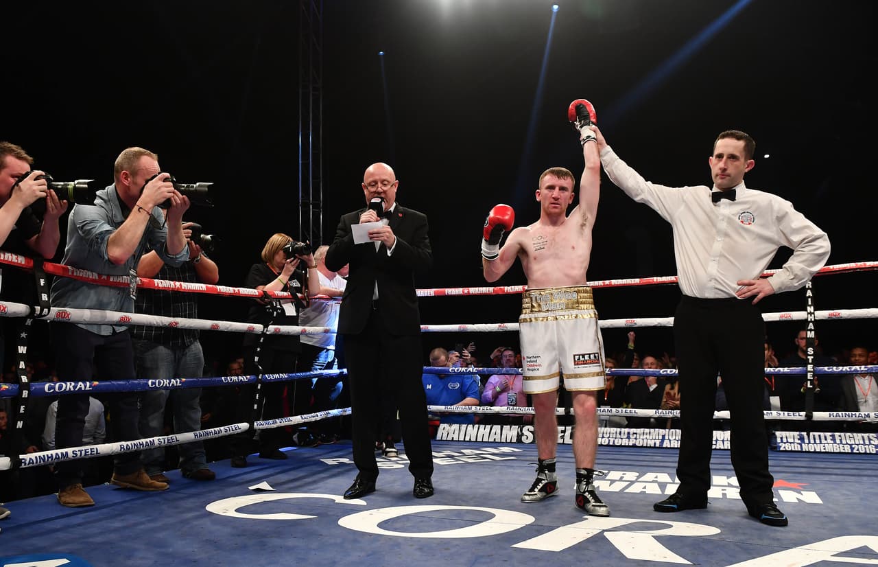 En total, el combate duró 2:05 minutos que prometen pasar a la historia del boxeo mundial.