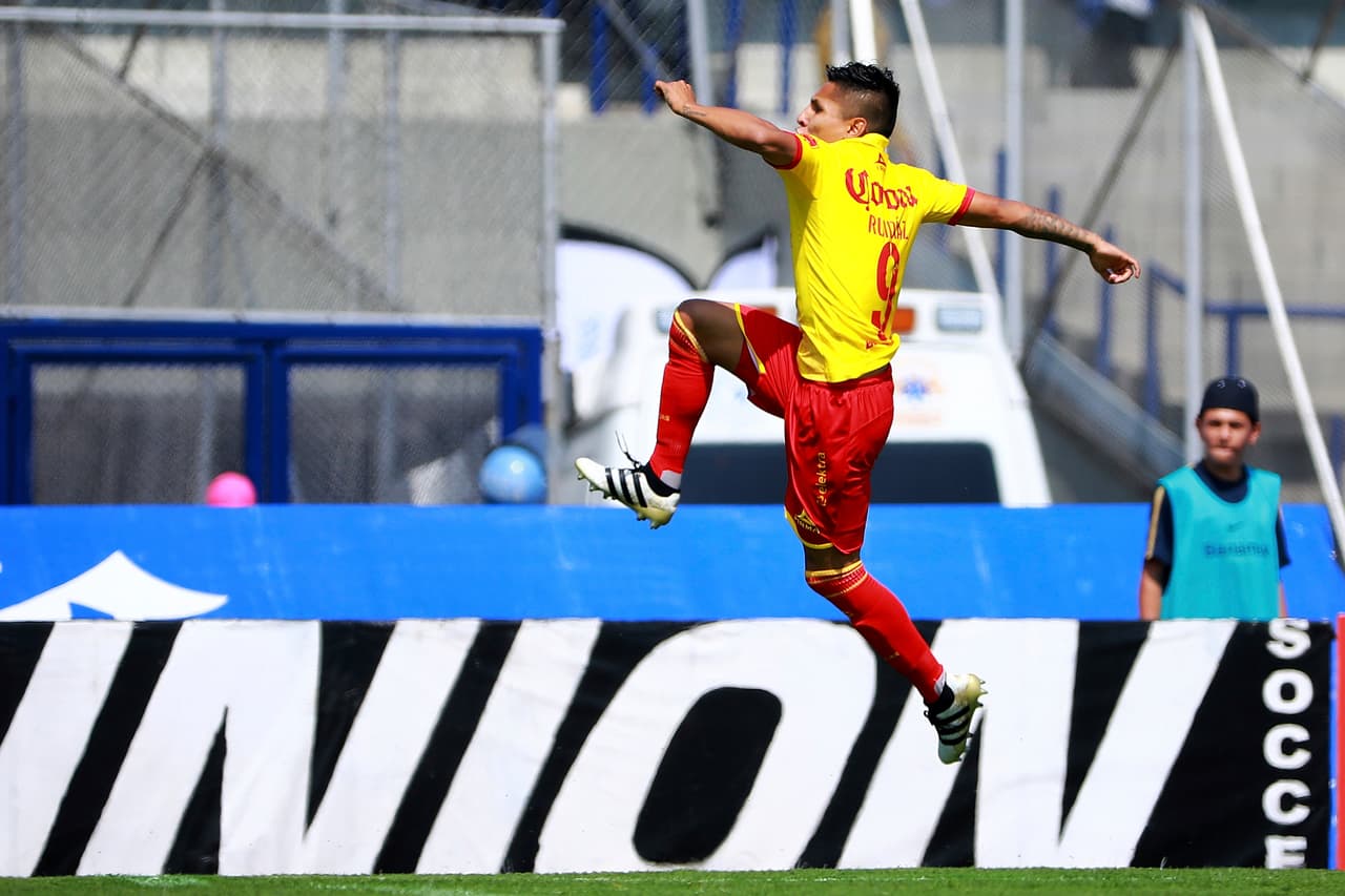 El peruano Raúl Ruidíaz también lleva 10 tantos, pero su equipo Morelia va de 12. A pesar de eso el equipo es el segundo más goleador del torneo con 32 tantos.