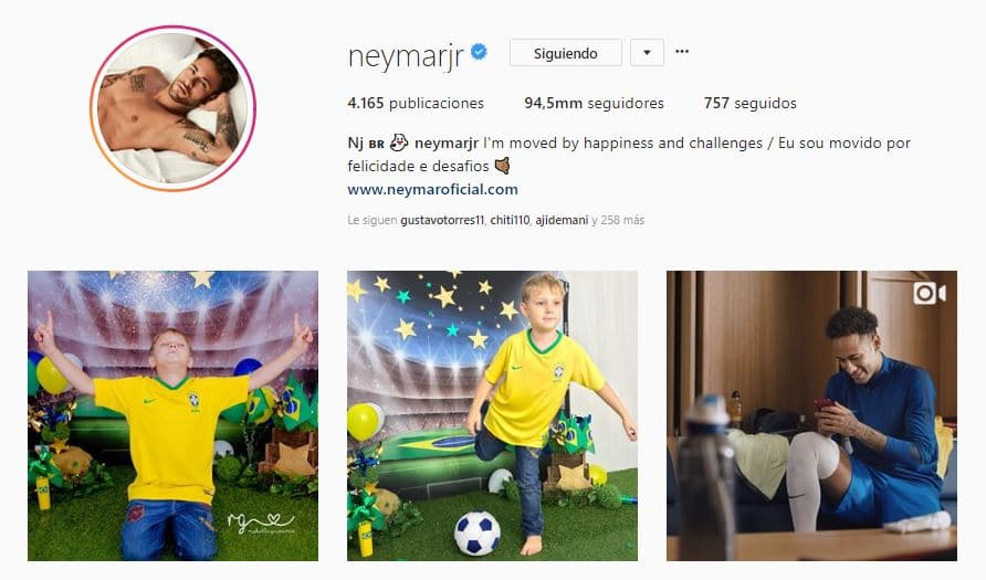 Cuenta en su perfil con 93,1 millones de seguidores.