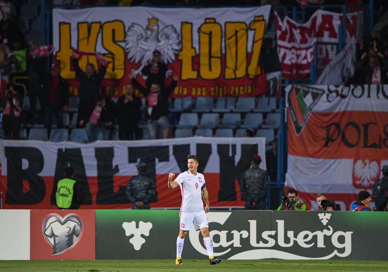 Polonia podría celebrar su pase directo si en otro partido del grupo Montenegro y Dinamarca no pasan del empate.