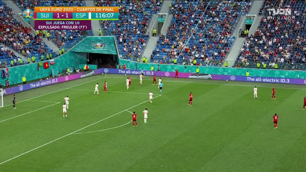 ¡TIRO ATAJADO! disparo por Sergio Busquets.