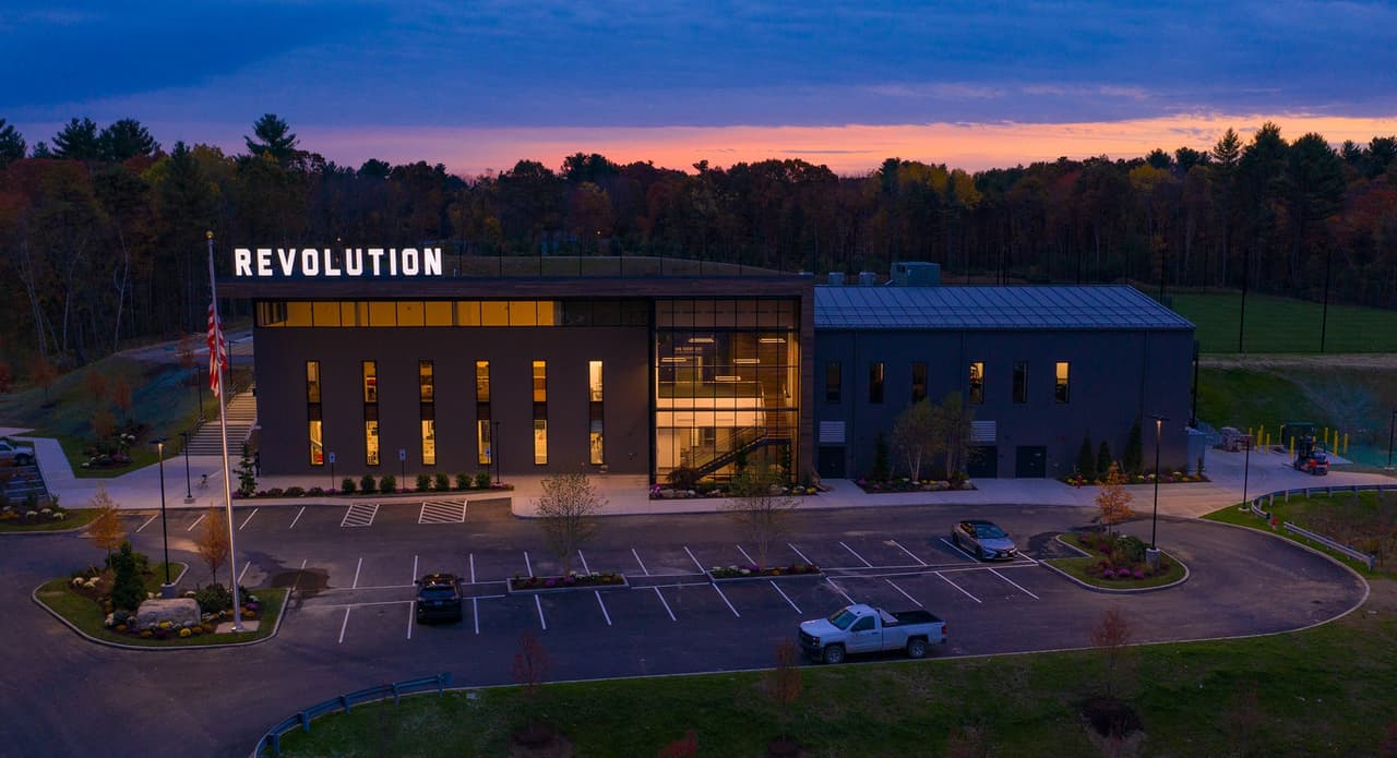 New England Revolution inauguró el lunes un espectacular nuevo centro de entrenamiento, ubicado en las inmediaciones del Gillette Stadium.