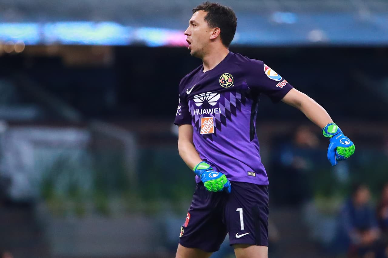 El arquero argentino Agustín Marchesín es el hombre que ofrece seguridad en el arco y sabe que de sus buenas actuaciones se juega una cuota importante de su cupo en Argentina para el Mundial.