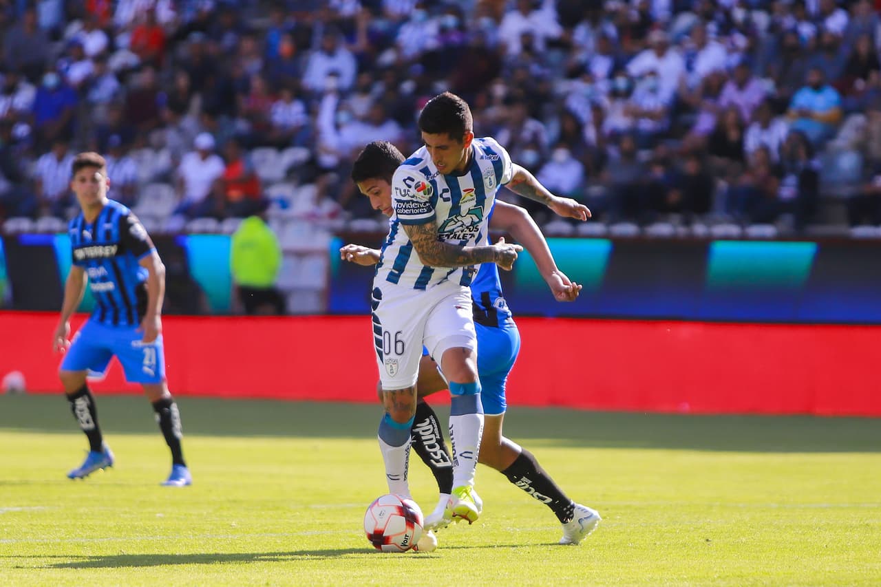 Gracias a un doblete de Luis Chávez y otro golazo de Roberto de la Rosa, el Pachuca dio cuenta de los Rayados.
