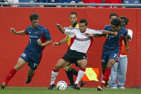 Año 2003: Dos minutos más tarde, el ucraniano Dema Kovalenko selló el 4-2 para el DC United.