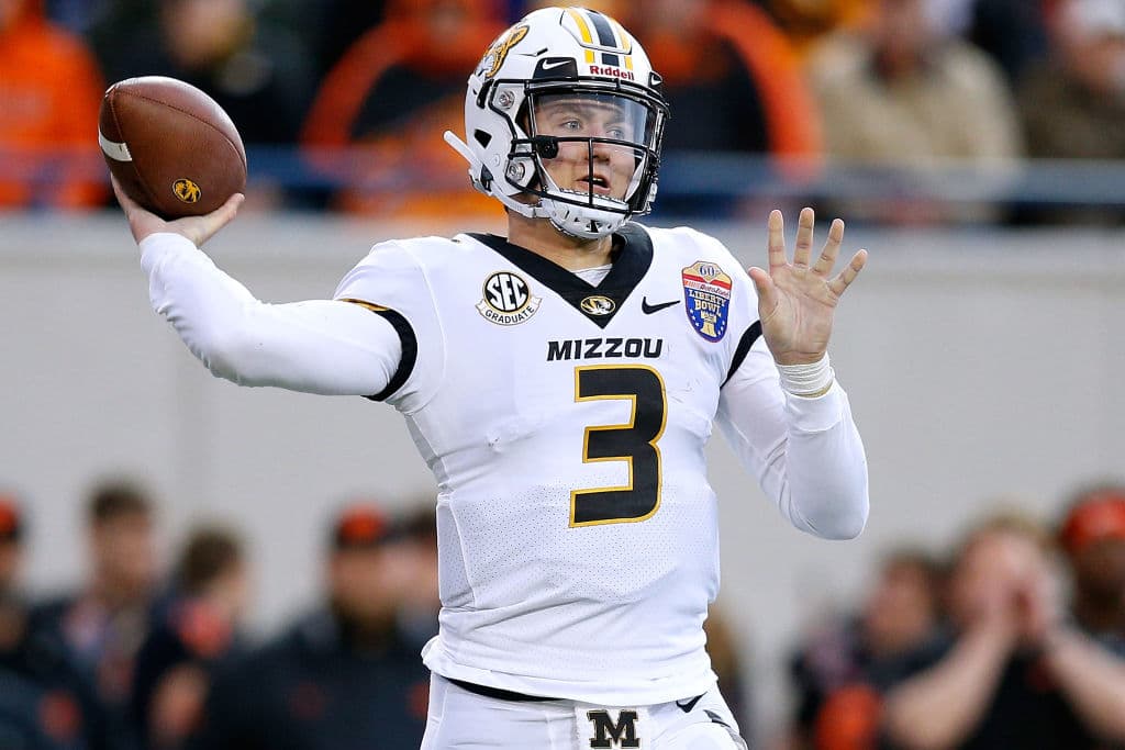 <b>11) Drew Lock (Missouri, QB)</b>, el ahora expasador de los Tigers podría seguir ligado a un equipo que usa al tigre como identidad, luego de que se perfile para ser reclutado por los Cincinnati Bengals.