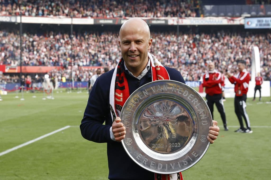 ¡Pone el ejemplo a Santi! Arne Slot rechaza al Tottenham y se queda en Feyenoord