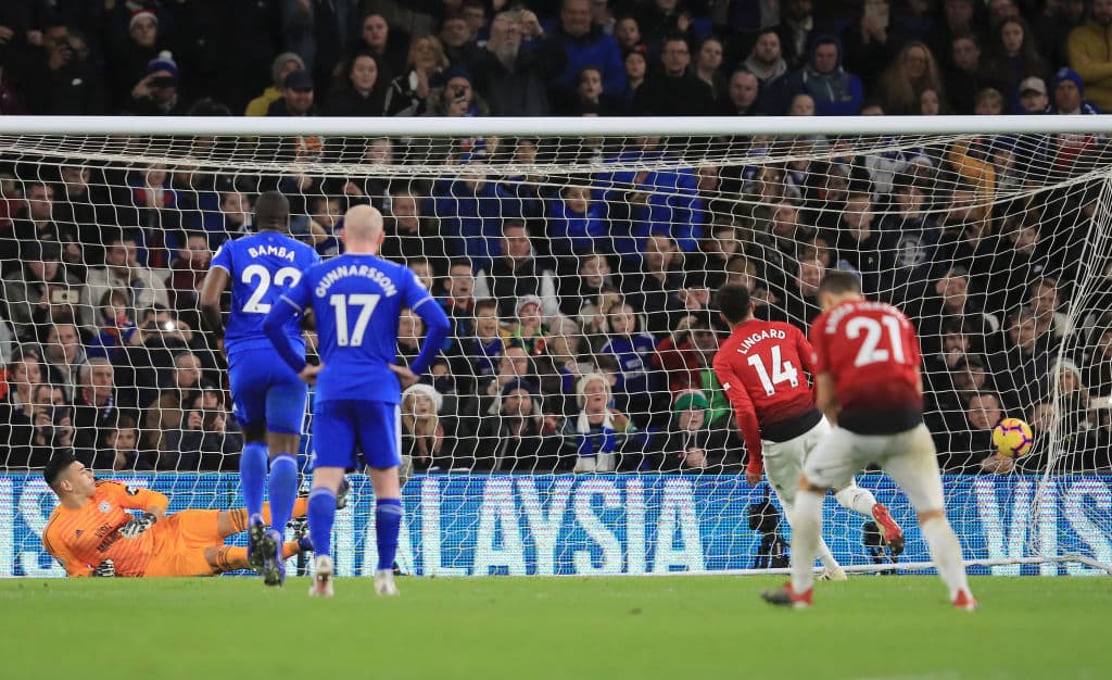 Y de esta manera, engañando al portero Etheridge, pateando al lado contrario al que se lanzó, Lingard anotó el cuarto gol del Manchster United.