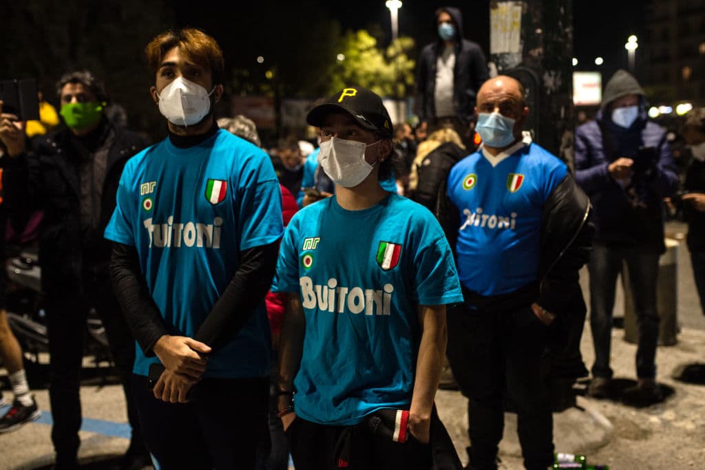 El afecto que los hinchas le tienen a D10S se compara con pocos personajes históricos.