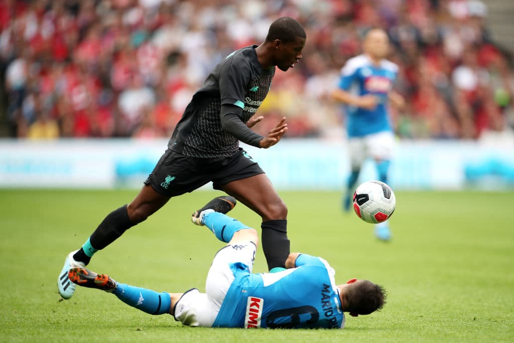 En partido amistoso, buscando llegar a punto a las respectivas inauguraciones de temporada en la Premier League y la Serie A, Napoli superó con goles de Lorenzo Insigne, Arkadiusz Milik y Amin Younes al Liverpool por 3-0 en cotejo disputado en el Estadio de Murrayfield, en Edimburgo, Escocia. Ambos equipos utilizaron a todas sus figuras en este recinto que es la casa de la Selección escocesa, pero de rugby.