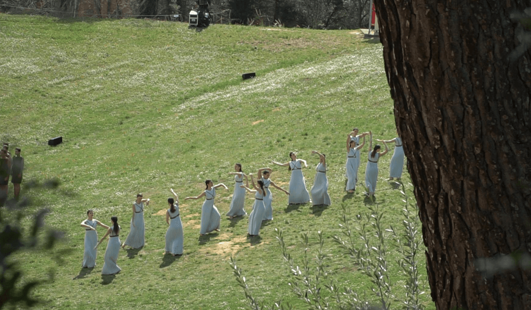 La antorcha olímpica se encendió y será entregada a los organizadores de los Juegos Olímpicos de Tokio 2020 en Atenas el 19 de marzo. El evento lució vacío por medidas sanitarias debido al coronavirus.