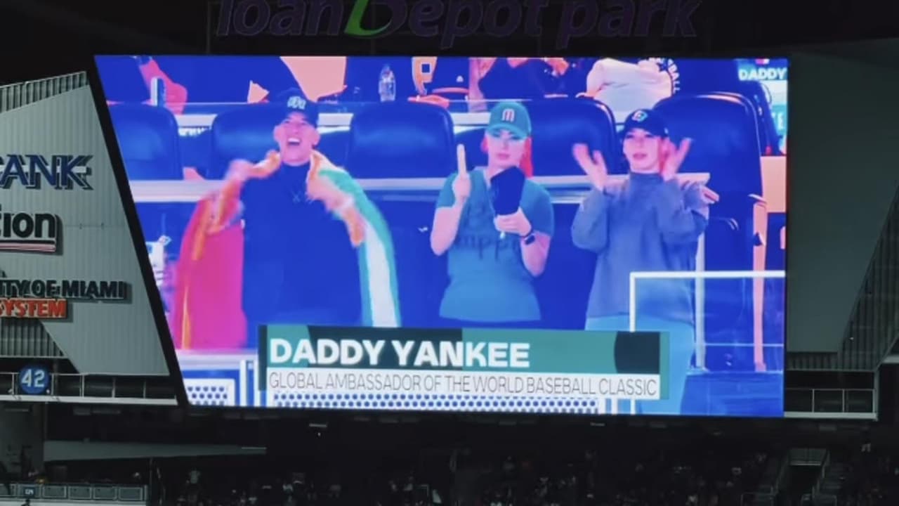 Clasico Mundial: Daddy Yankee felicitó a México y se envolvió en la bandera  