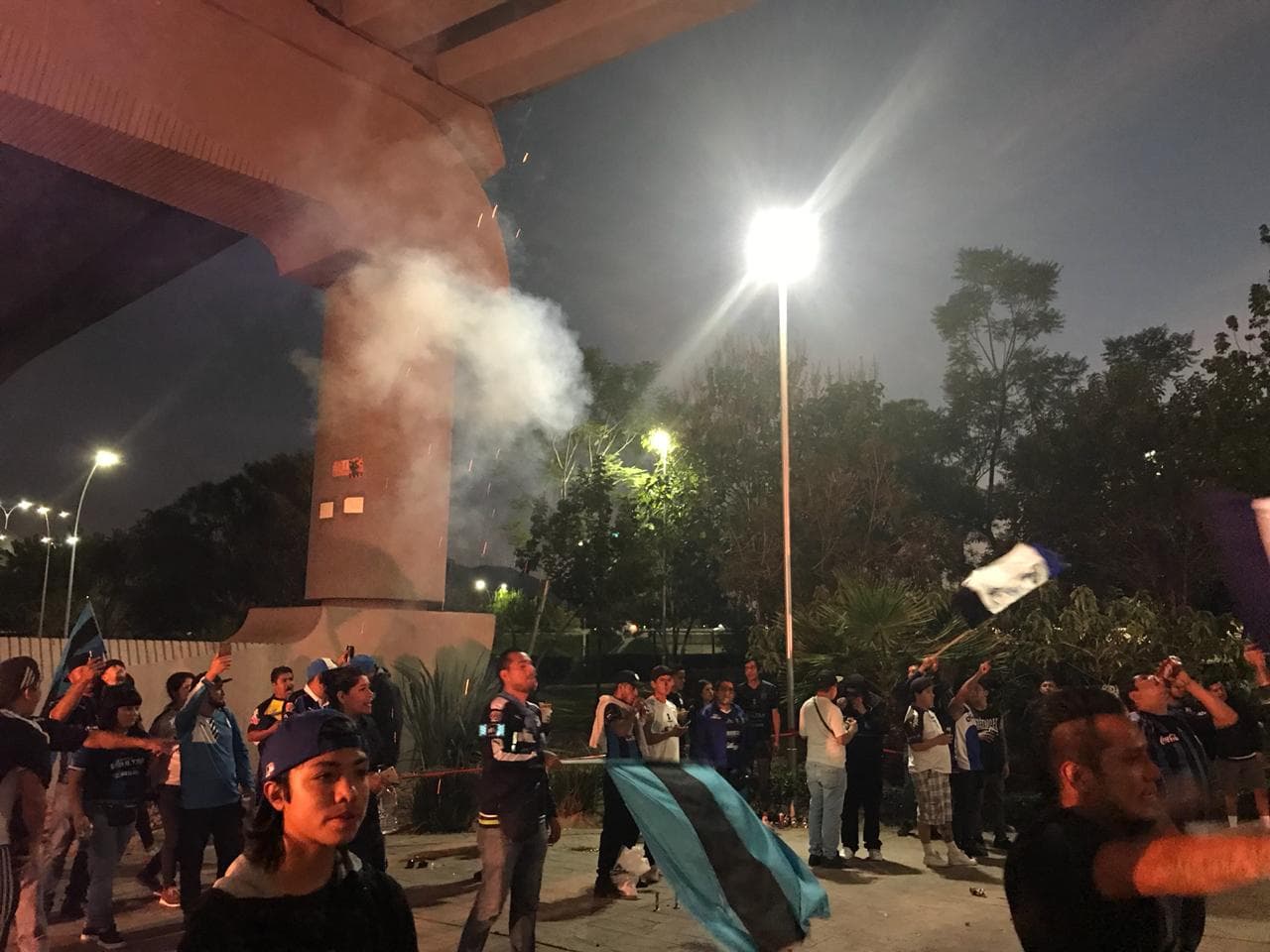 Cae la noche y el Estadio Corregidora se prepara para albergar la vuelta de los cuartos de final entre Querétaro y Necaxa.