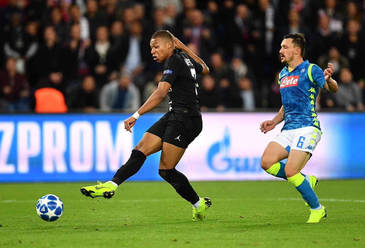 Al minuto 37 se volvió a acercar el PSG pero esta vez tras una conexión entre Neymar y Kylian Mbappé que por la banda derecha llegó con sorpresa.