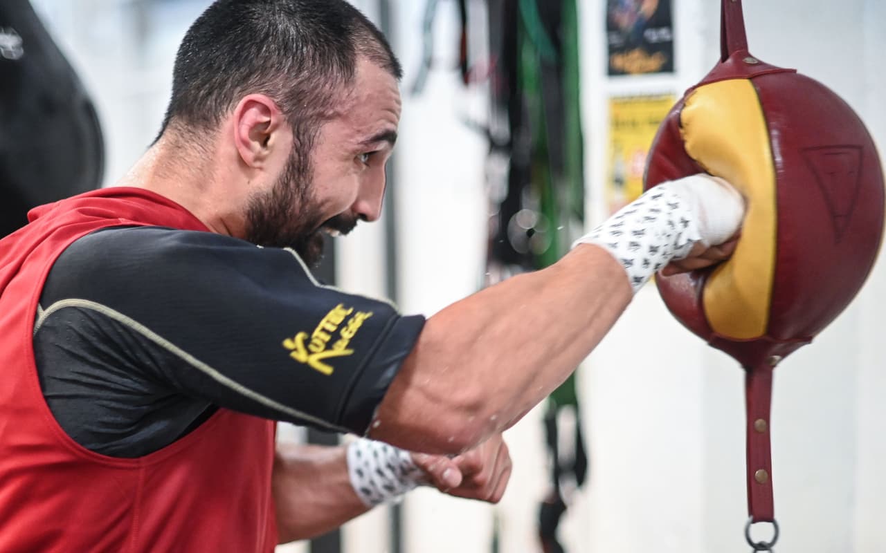 Paul Malignaggi y Artem Lobov finalmente podrán arreglar sus diferencias en el entarimado del 'boxeo en esteroides', Bare Knuckle Fighting Championship, este sábado en Florida.
