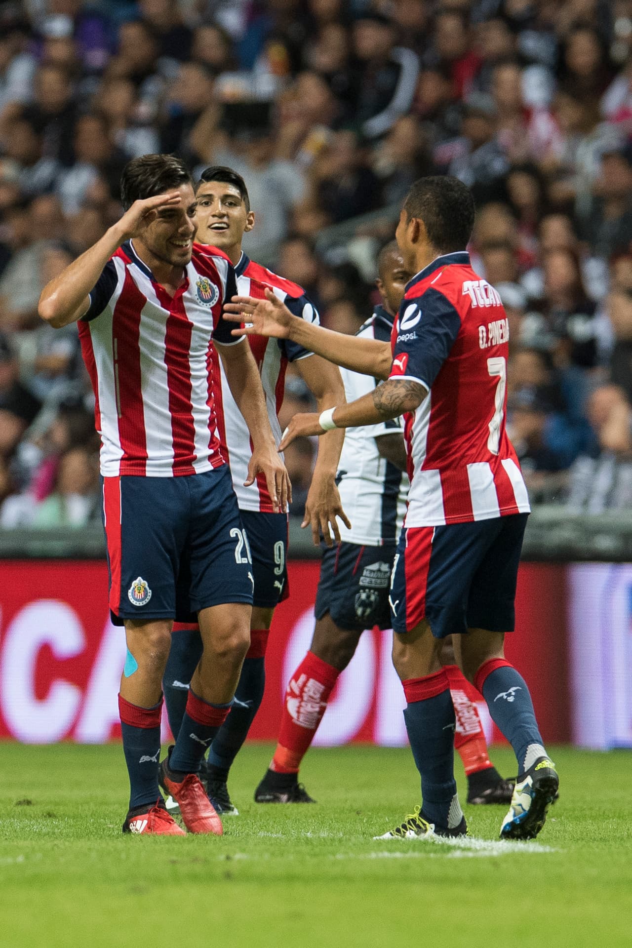 En la jornada 2 del Clausura 2017 de la Liga MX se anotaron 23 goles, los mismos que se hicieron en la anterior. Sin embargo, ahora solo cinco anotaciones fueron obra de mexicanos, en la primera fecha 14 tantos fueron obra de nacionales.