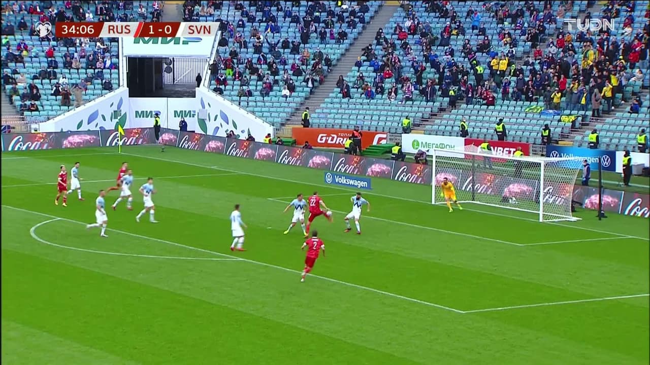 ¡GOL!  anota para Rusia. Artem Dzyuba