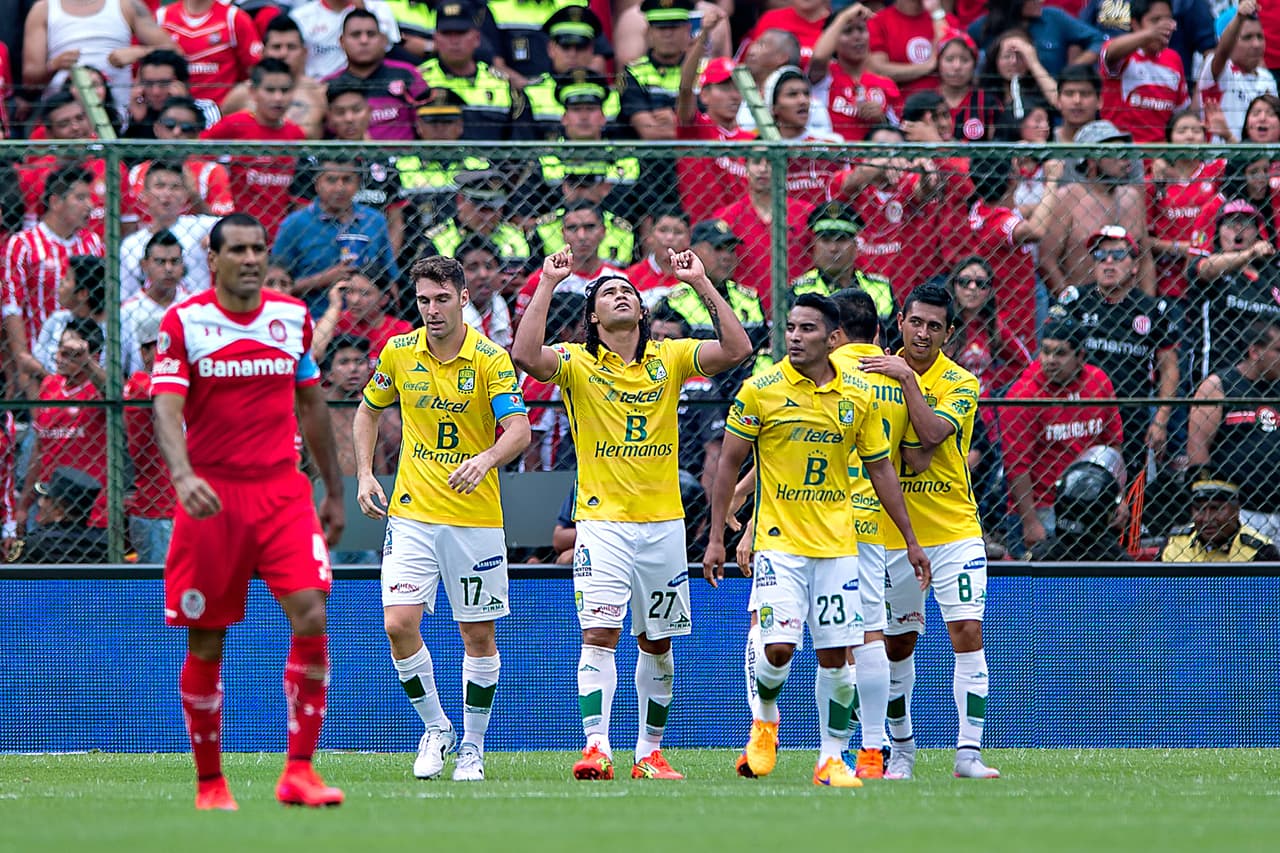 Carlos Peña, el ‘Gullit’ volvió a ser la pieza clave para el triunfo de León en su visita a Toluca. El volante ofensivo anotó un par de goles para darle la vuelta a un marcador que tenían en contra.