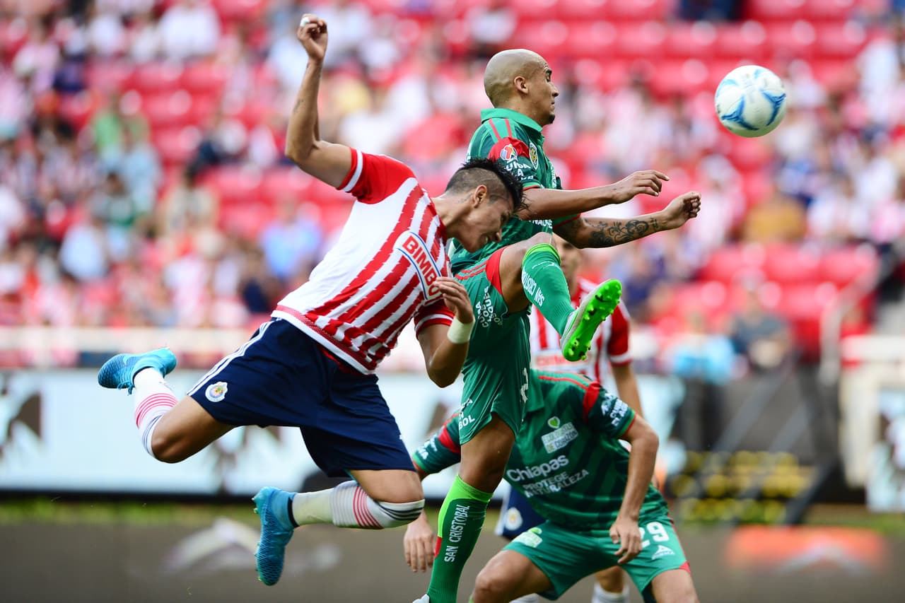El defensor de Chivas, Carlos Salcedo, volvió a mostrar el nivel que lo catapultó a selección, sus intervenciones fueron vitales para que Guadalajara no recibiera más que un gol de Jaguares.