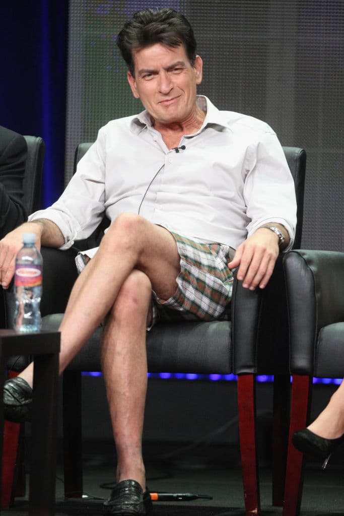 Cuando un sindicato del juego dirigido por Arnold Rothstein se hace eco del descontento de la plantilla, le ofrece a algunas de sus estrellas -incluyendo al pitcher Eddie Cicotte, al infielder Buck Weaver y al outfielder "calcetines" Joe Jackson- más dinero por jugar por debajo de sus posibilidades en las series mundiales contra los Cincinnati Reds.
<br>