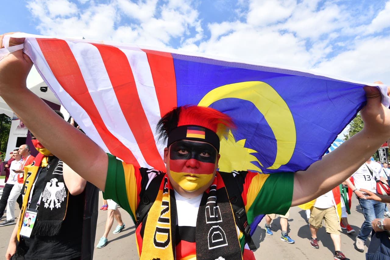 Los fanáticos de México sobresalieron frente a los de Alemania por sus atuendos, que entre sombreros, pinturas y demás, sin duda fueron más llamativos en medio del debut del grupo F del Mundial.