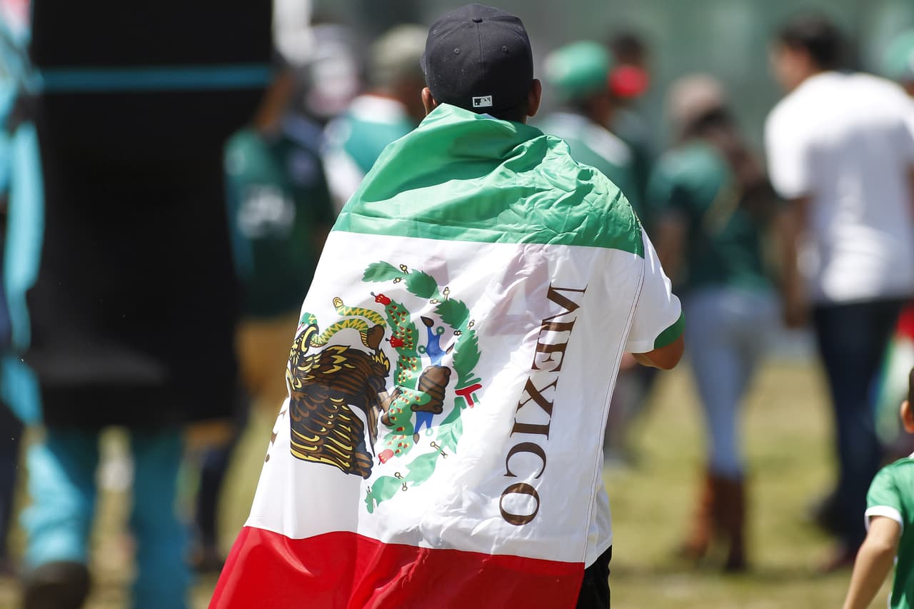 La alegría mexicana se tomó los alrededores del estadio Rose Bowl en la previa del partido de despedida en Estados Unidos contra Gales, con miras a definir el grupo de 23 jugadores para el Rusia 2018.