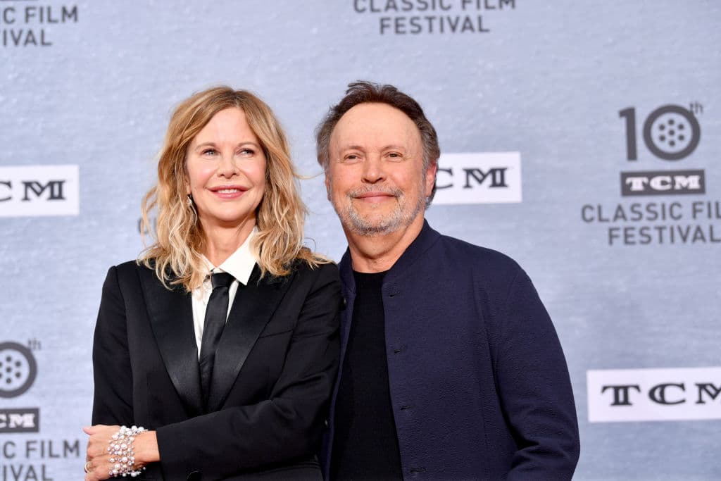 Durante el viaje hablan sobre la amistad entre personas de diferente sexo y sus opiniones son absolutamente divergentes: mientras que Harry está convencido de que la amistad entre un hombre y una mujer es imposible, Sally cree lo contrario. A pesar de ello, pasan los años y su relación continúa.