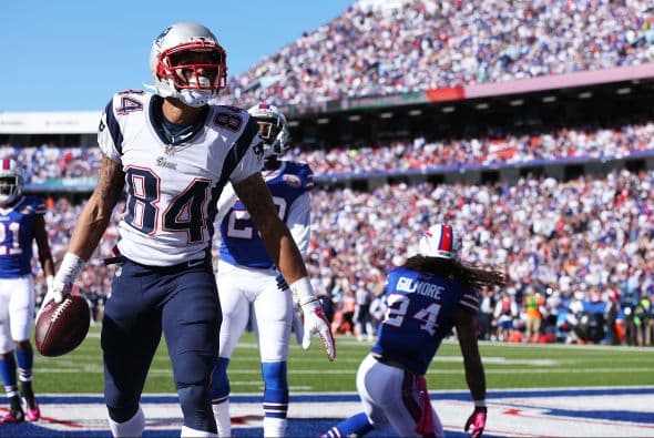 Tom Brady tuvo cuatro pases de TD, uno de ellos a Brian Tyms #84, para que los Patriots se llevaran la victoria ante los Buffalo Bills 37-22.