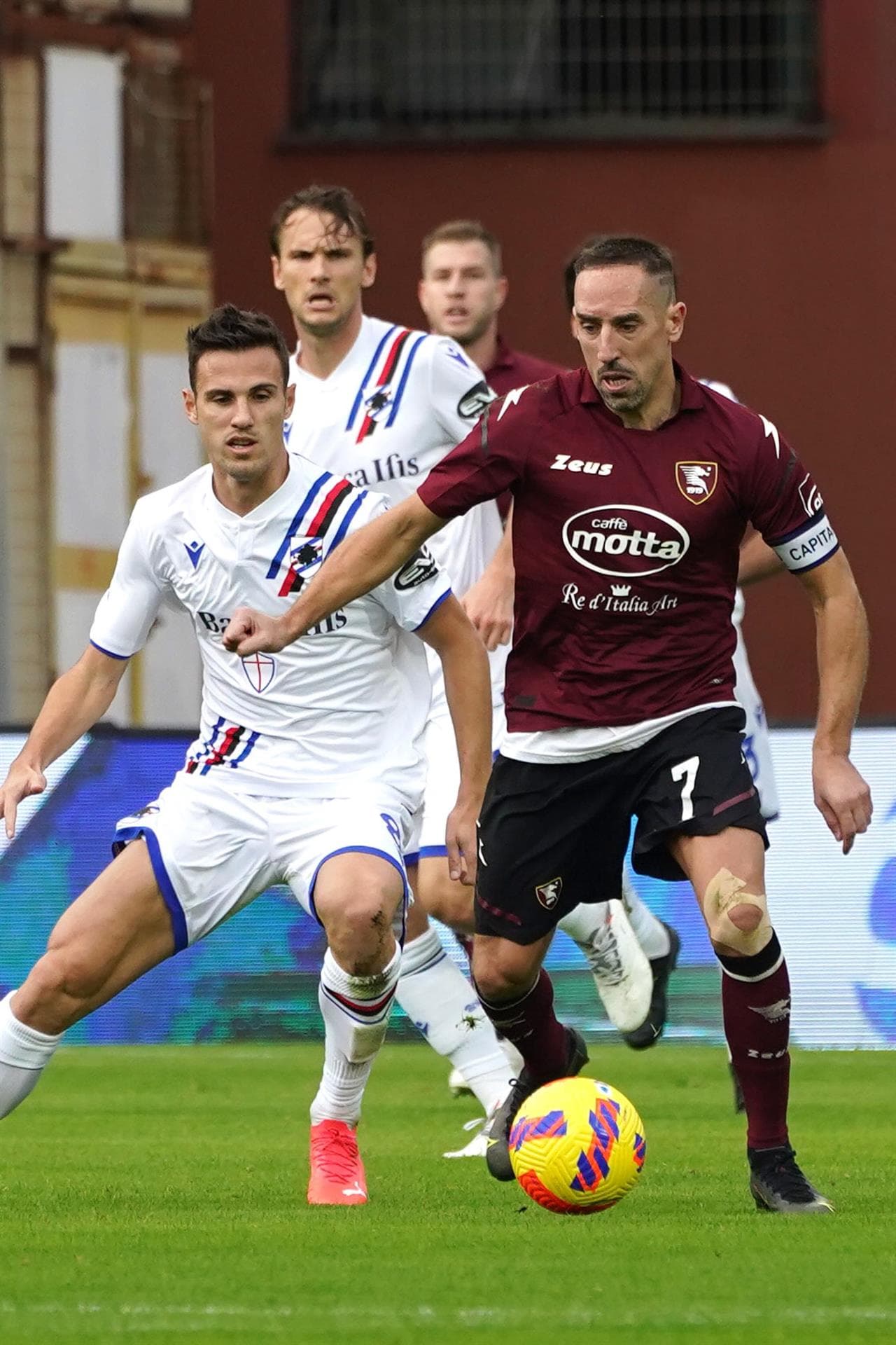 La Sampdoria se impone, como visitante 2-0 al Salernitana con un gol en contra de Francesco Di Tacchio y Antonio Candreva, durante la fecha 13 de la Serie A.