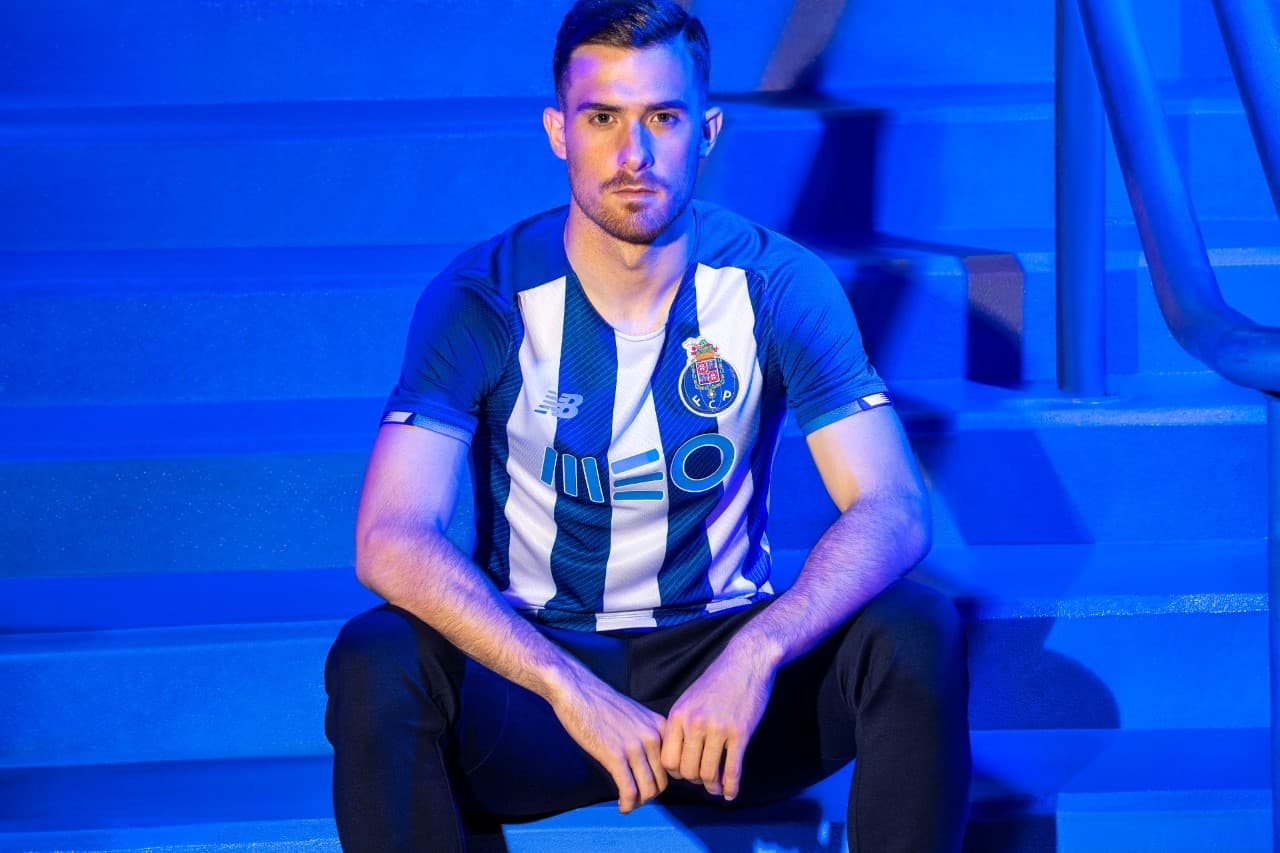 'Tecatito' Corona no aperece en la campaña publicitaria del nuevo Jersey del club y los rumores de su salida son cada vez más fuertes.