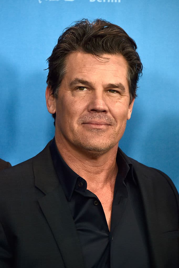 Sicario (2015) - En la zona fronteriza que se extiende entre Estados Unidos y México, la joven Kate Macer, una idealista agente del FBI, es reclutada por una fuerza de élite del Gobierno para luchar contra el narcotráfico.
<br>