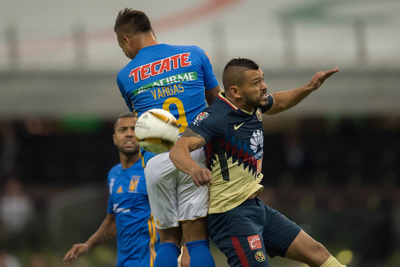 El juego estuvo en general muy disputado y de a poco la balanza se inclinaba para el visitante en el estadio Azteca.