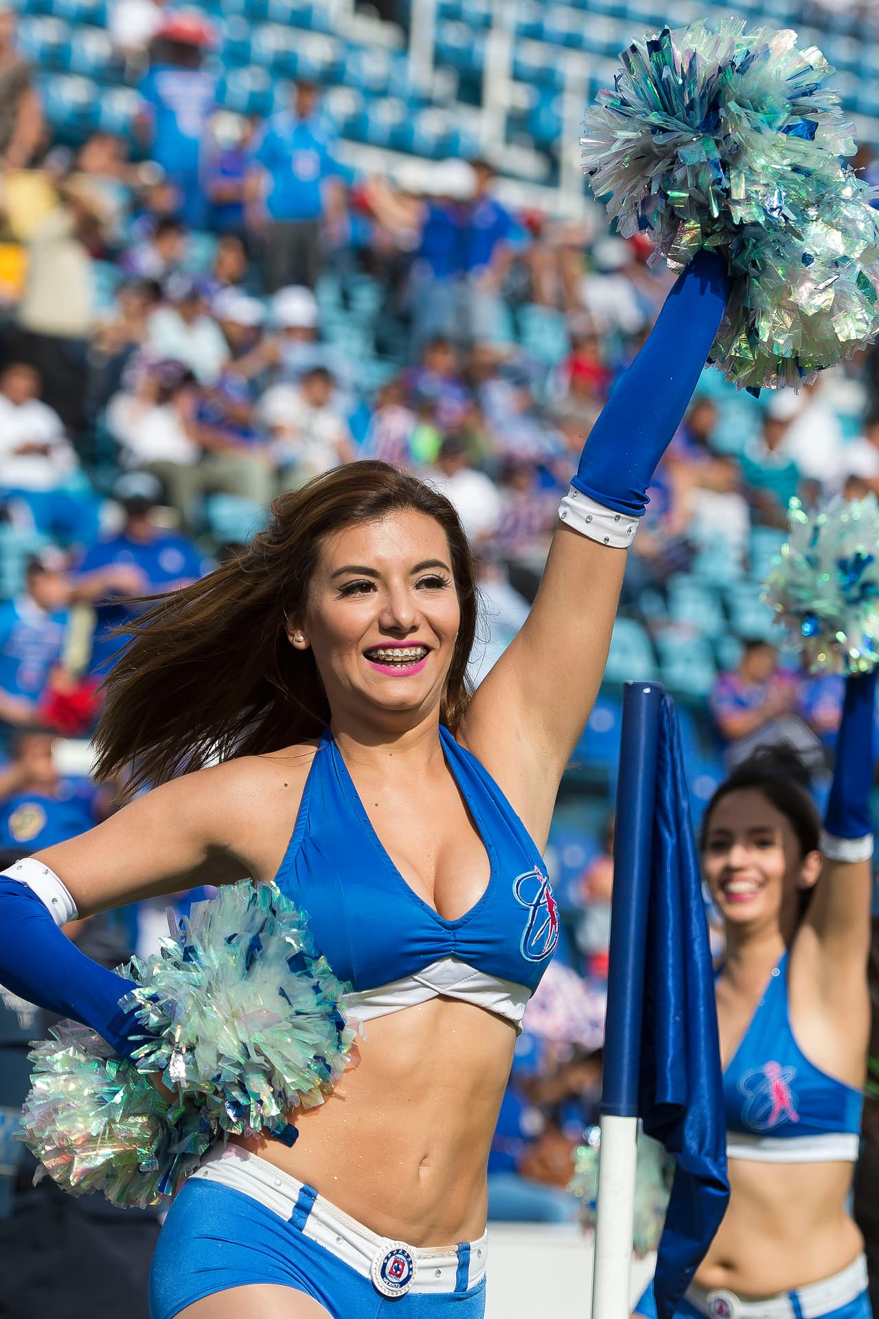 La belleza de las porristas en la fecha 12