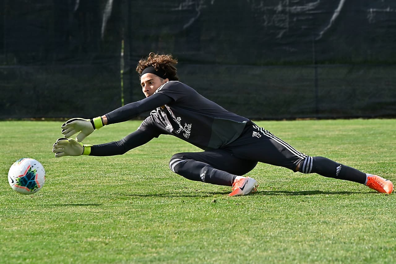 La Selección Mexicana de Fútbol se entrenó en las instalaciones de la Universidad de Colorado. El técnico del tricolor tuvo a su disposición a todos los jugadores elegidos para la Copa Oro con miras al duelo del miércoles ante Canadá.