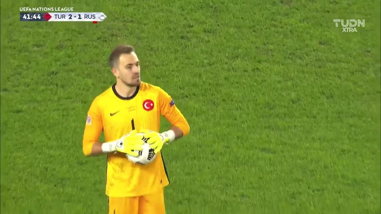 ¡TIRO ATAJADO! disparo por Roman Zobnin.