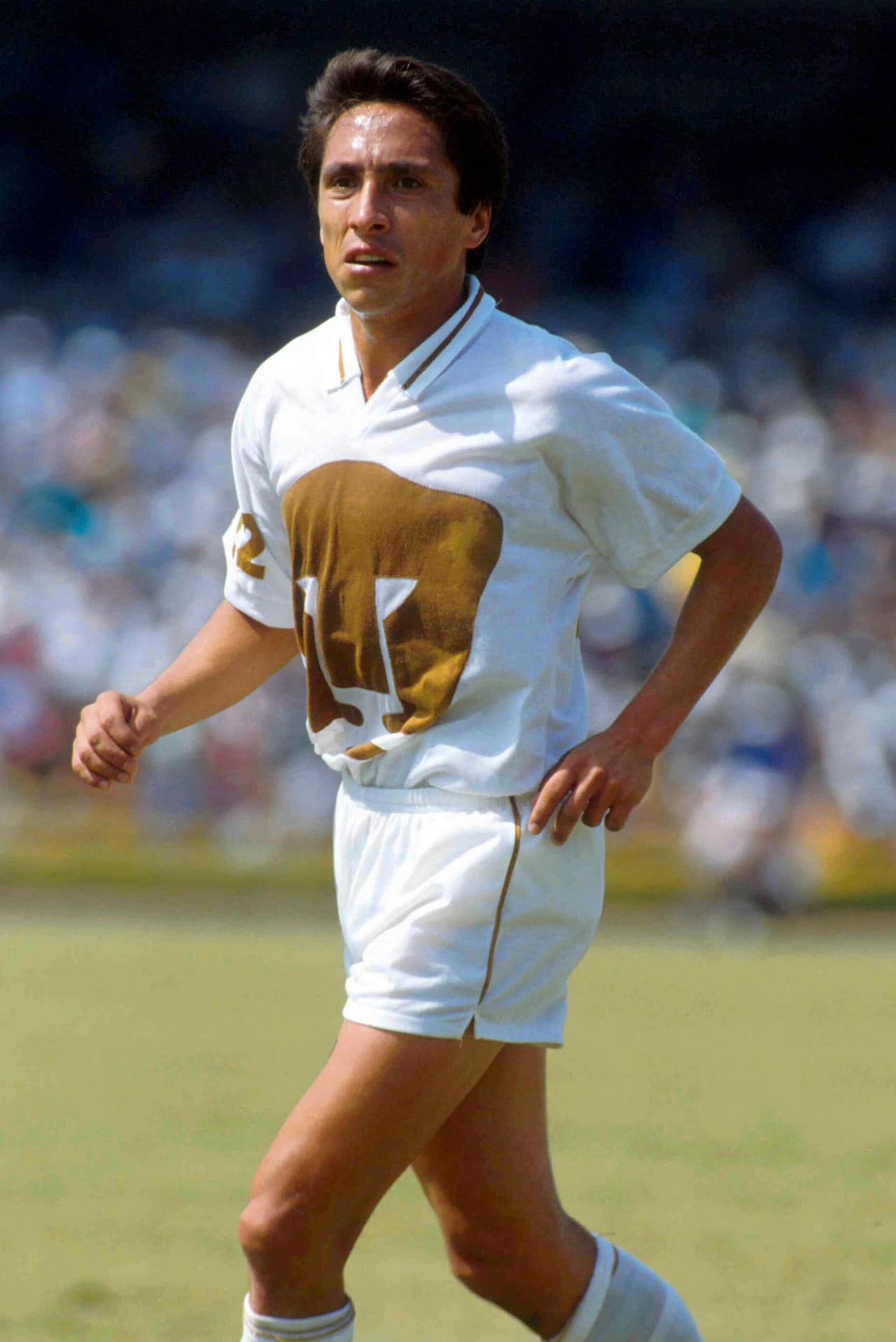 Manuel Negrete (Pumas UNAM) - uno de los mejores goles en la historia del fútbol mexicano lo hizo el exjugador de Pumas ante Puebla en 1984.