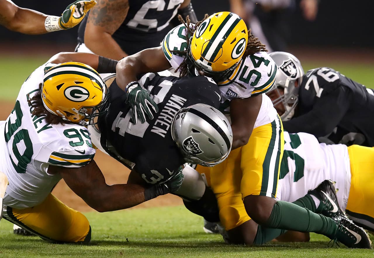 Finalmente, los Oakland Raiders vencieron 13-6 a los Green Bay Packers, en parte gracias a un touchdown por tierra de Chris Warren (centro).