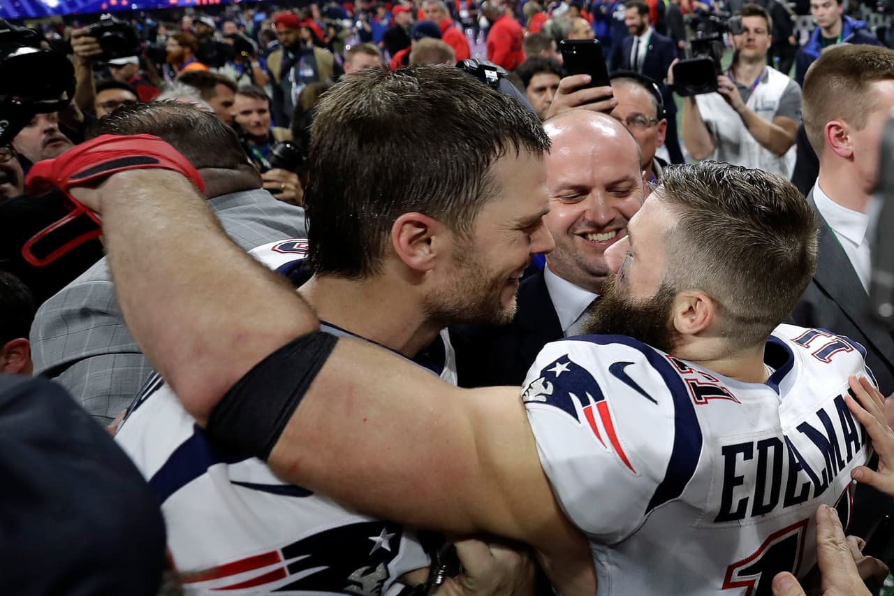 Tom Brady capturó su sexta corona y se confirma como el quarterback más ganador de todos los tiempos en la NFL con el hito de la noche del domingo en Merecedes-Benz Stadium.