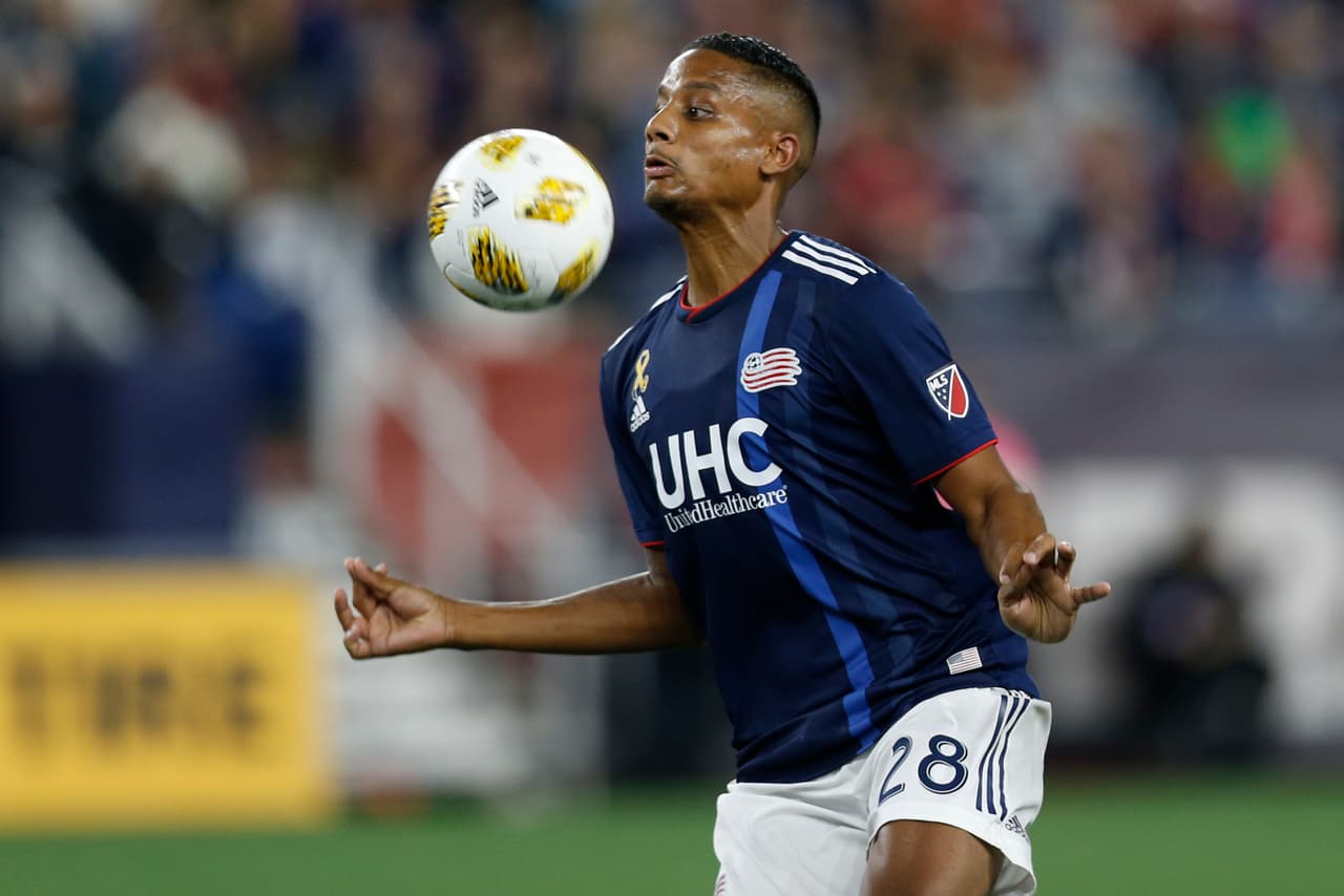 La agresividad y solidez defensivas fueron uno los puntos fuertes de New England Revolution a lo largo de toda la temporada: un ejemplo es el que plantea Michael Mancienne. (USA Today Images)