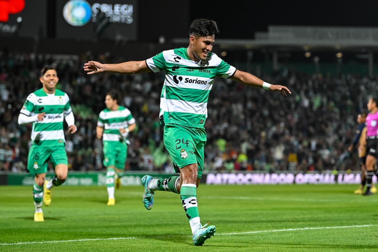 Santos Laguna logró un triunfo contundente ante unos Pumas que dejaron más dudas que certezas.