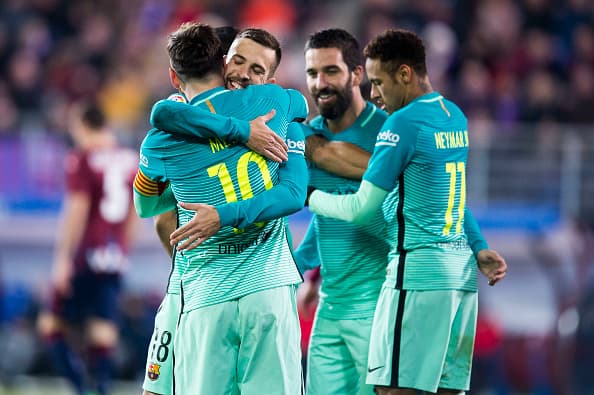 Barcelona golea 4-0 al Eibar y sigue al acecho del Real Madrid